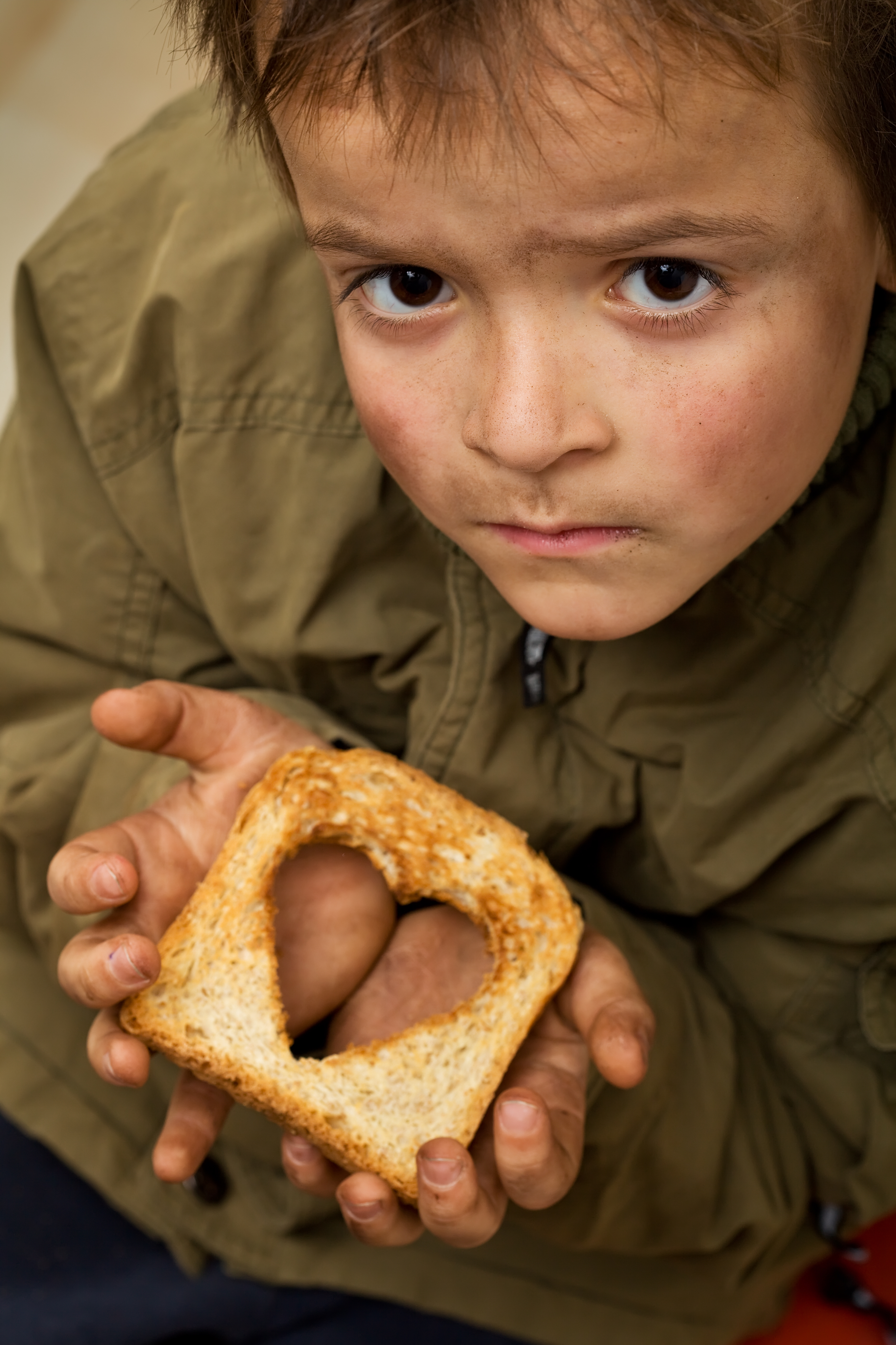 Мальчик с хлебом